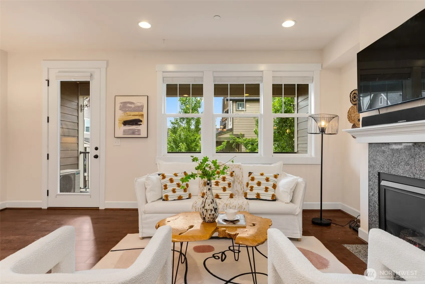 1087 10th Avenue NE, Issaquah, WA 98029