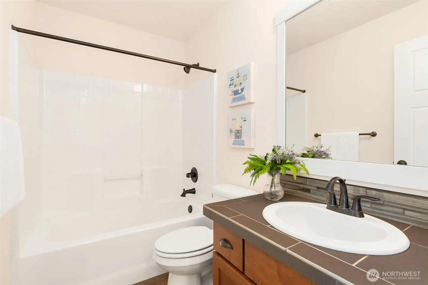 1087 10th Avenue NE, Issaquah, WA 98029