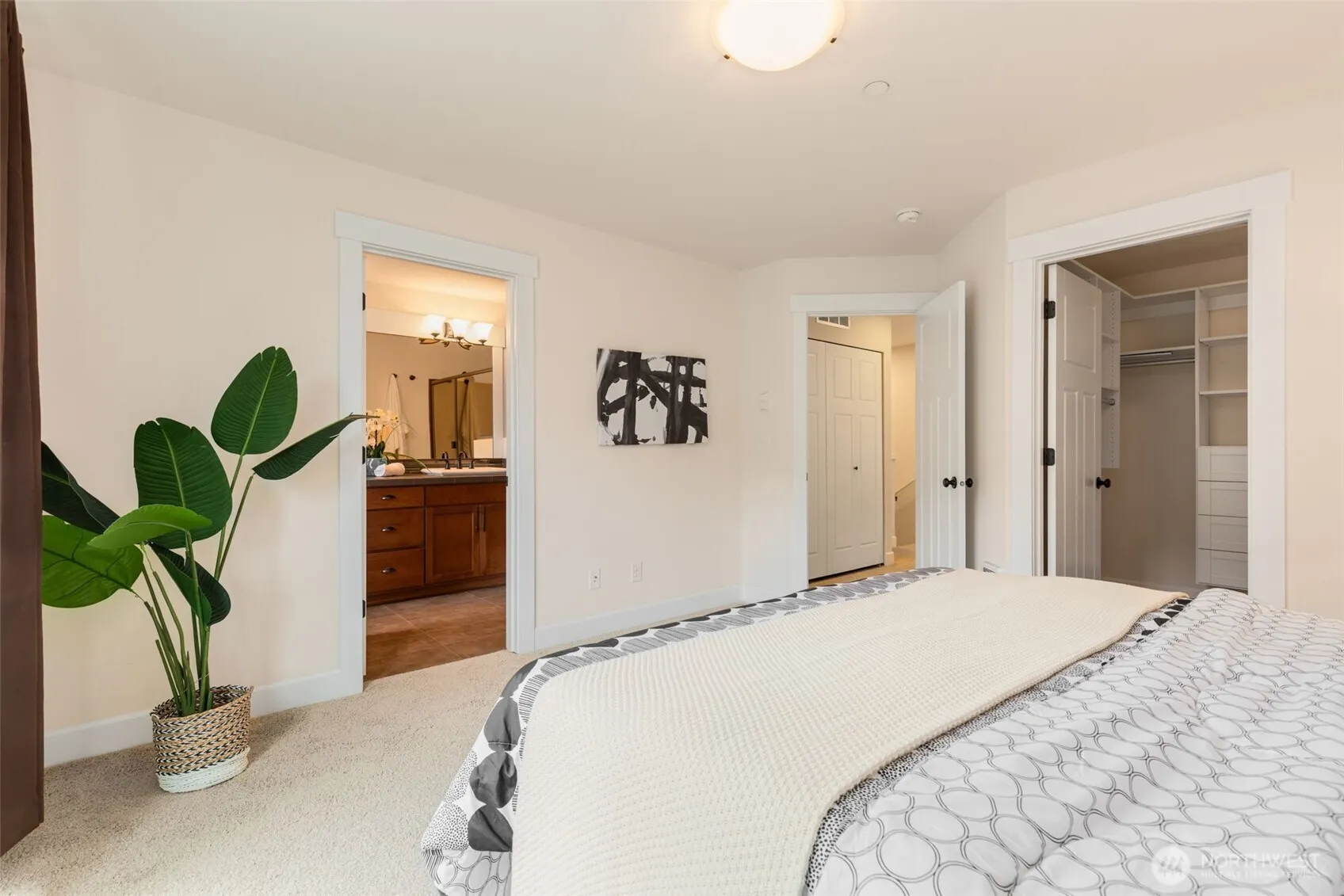 1087 10th Avenue NE, Issaquah, WA 98029