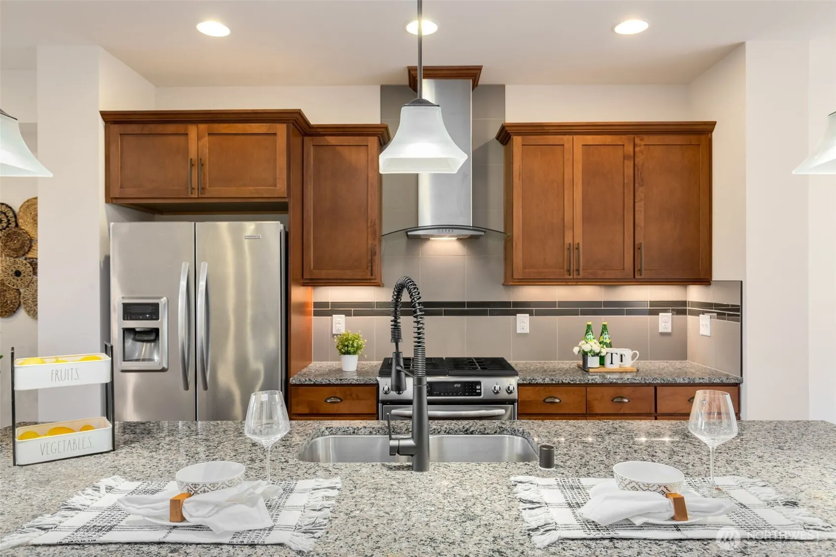 1087 10th Avenue NE, Issaquah, WA 98029