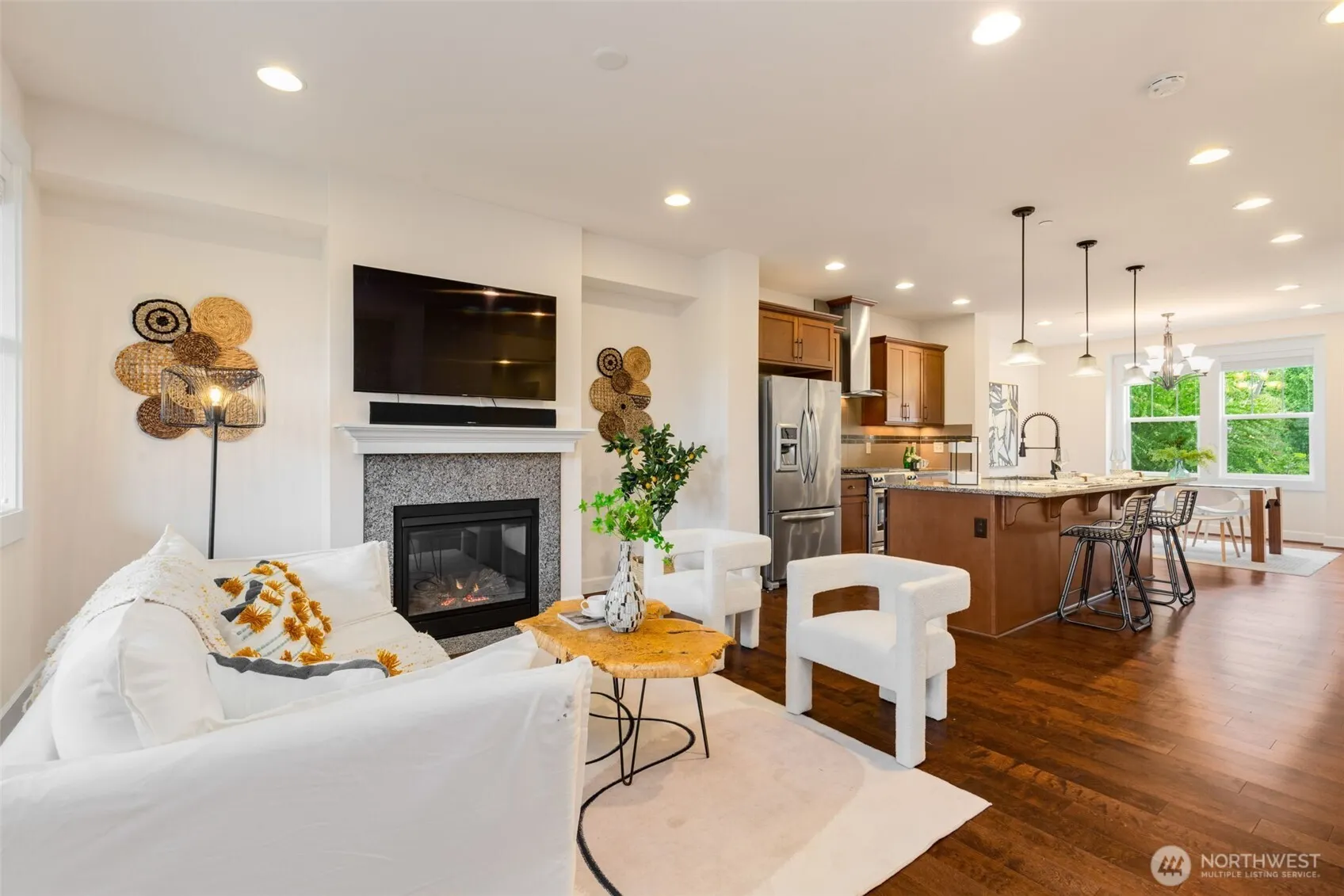 1087 10th Avenue NE, Issaquah, WA 98029