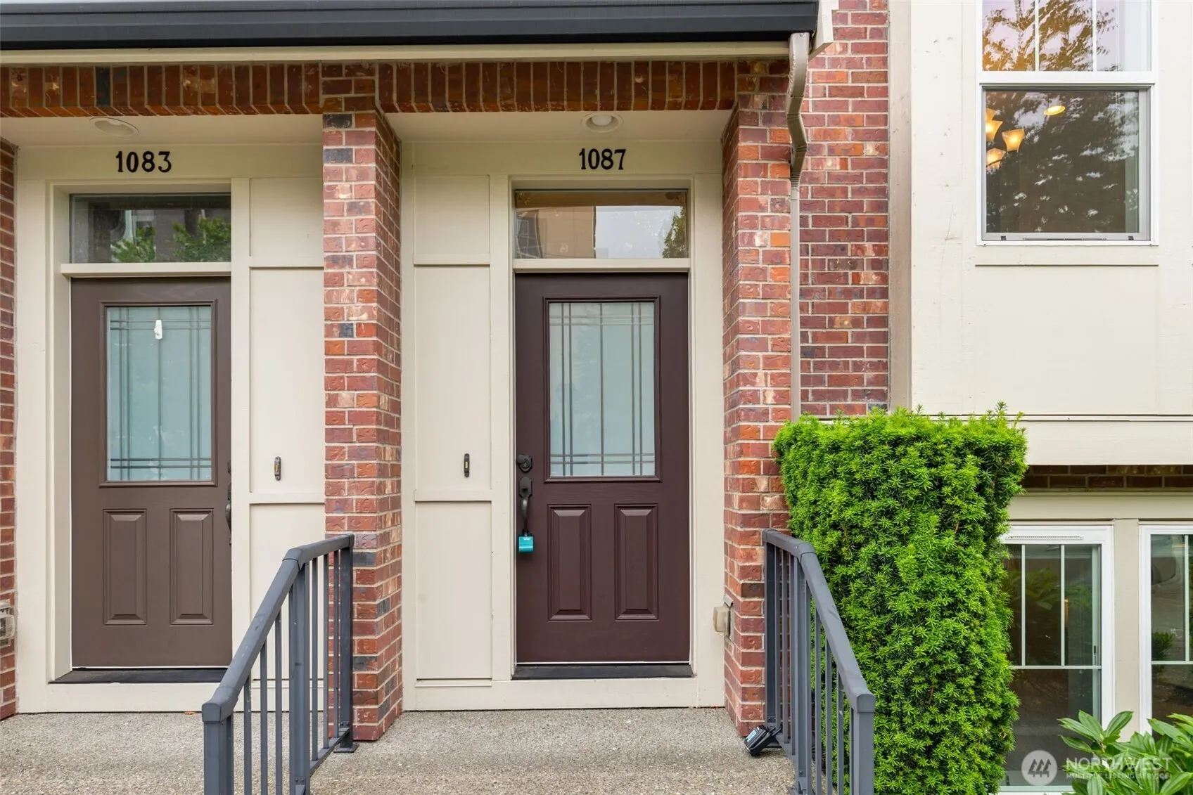 1087 10th Avenue NE, Issaquah, WA 98029