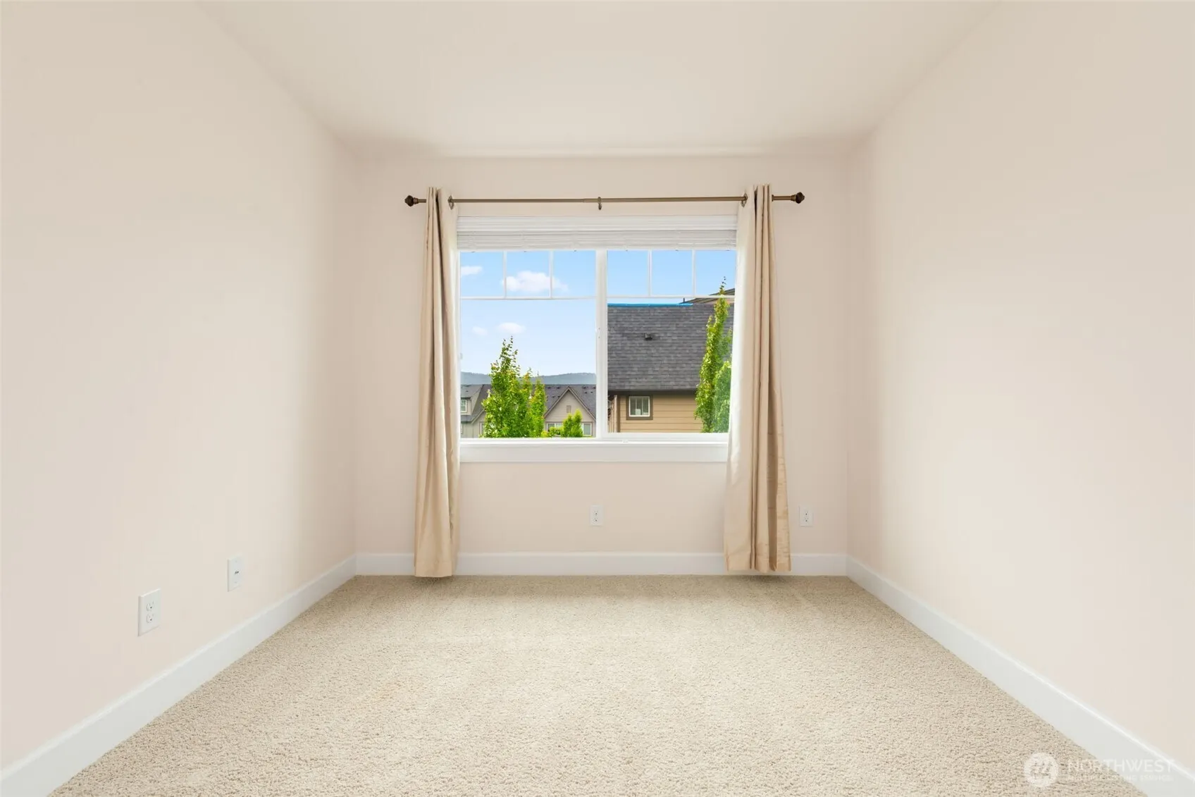 1087 10th Avenue NE, Issaquah, WA 98029