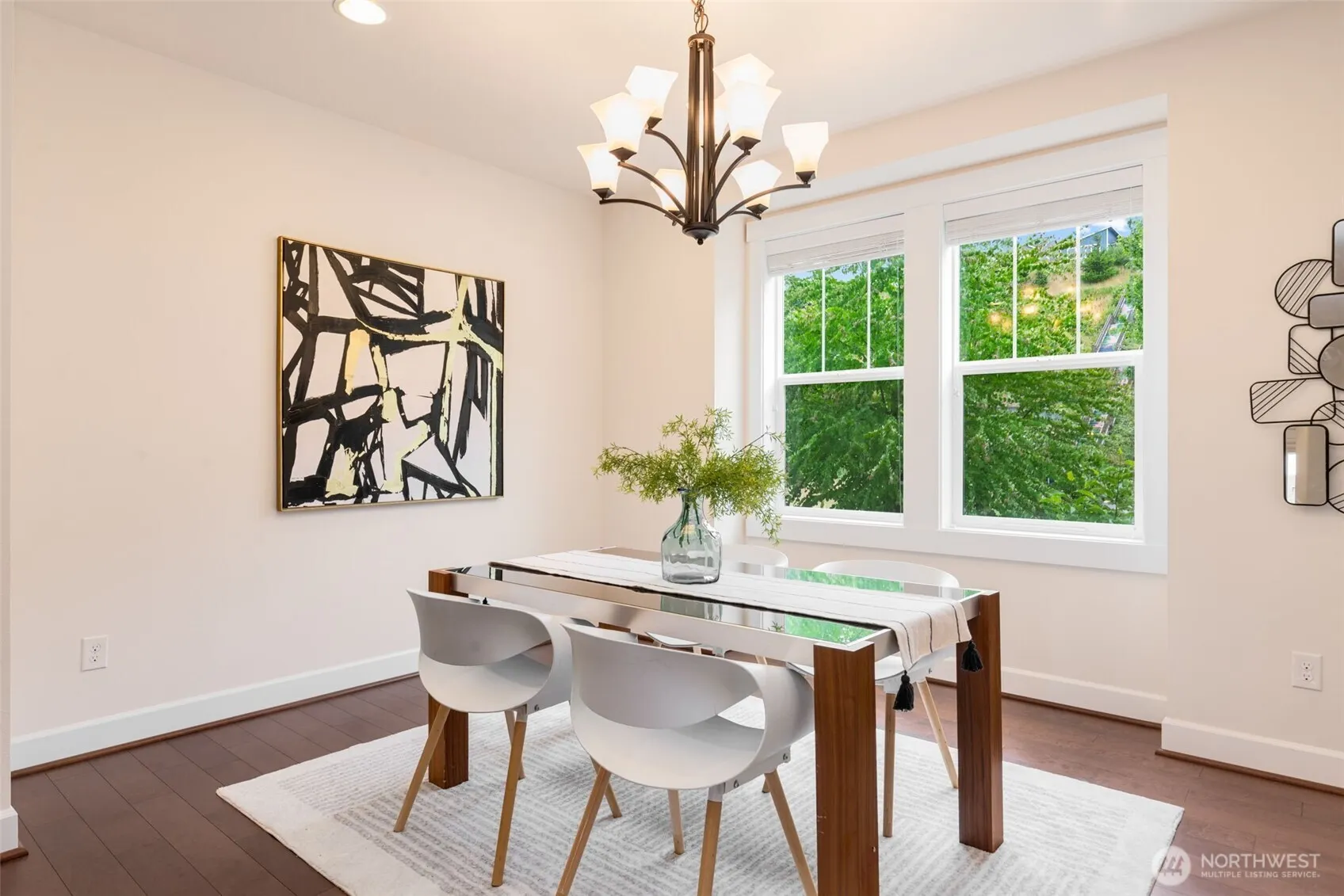 1087 10th Avenue NE, Issaquah, WA 98029