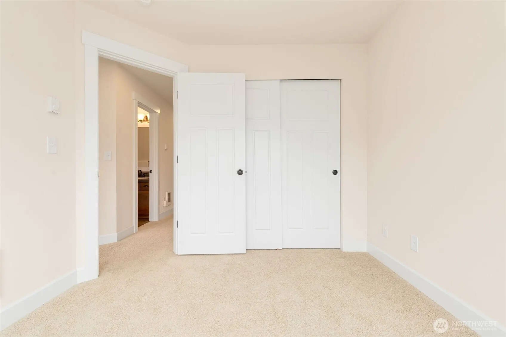1087 10th Avenue NE, Issaquah, WA 98029