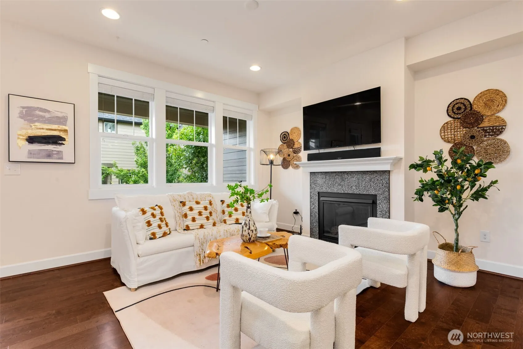 1087 10th Avenue NE, Issaquah, WA 98029