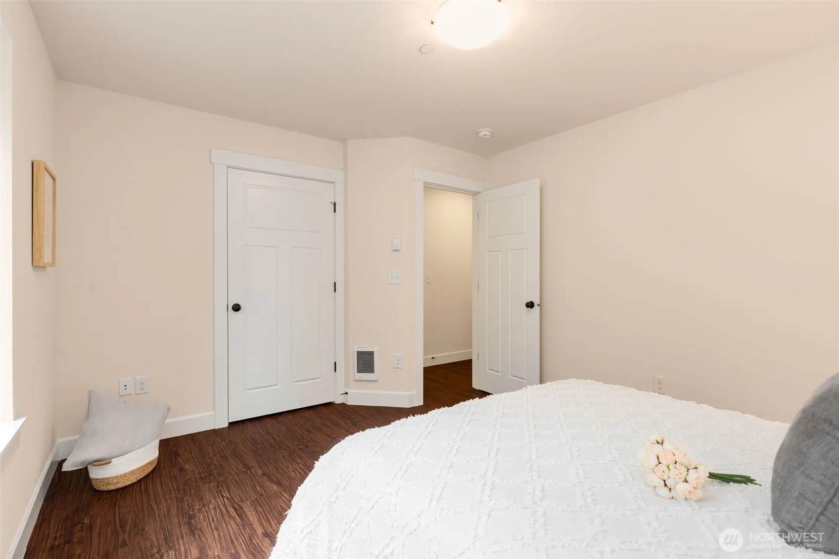 1087 10th Avenue NE, Issaquah, WA 98029