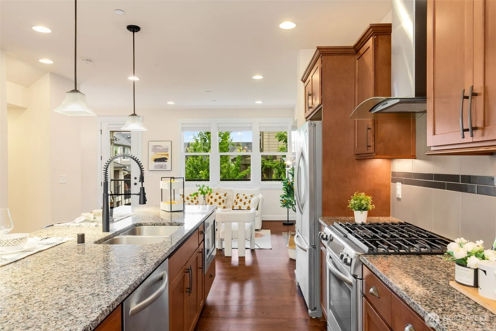 1087 10th Avenue NE, Issaquah, WA 98029
