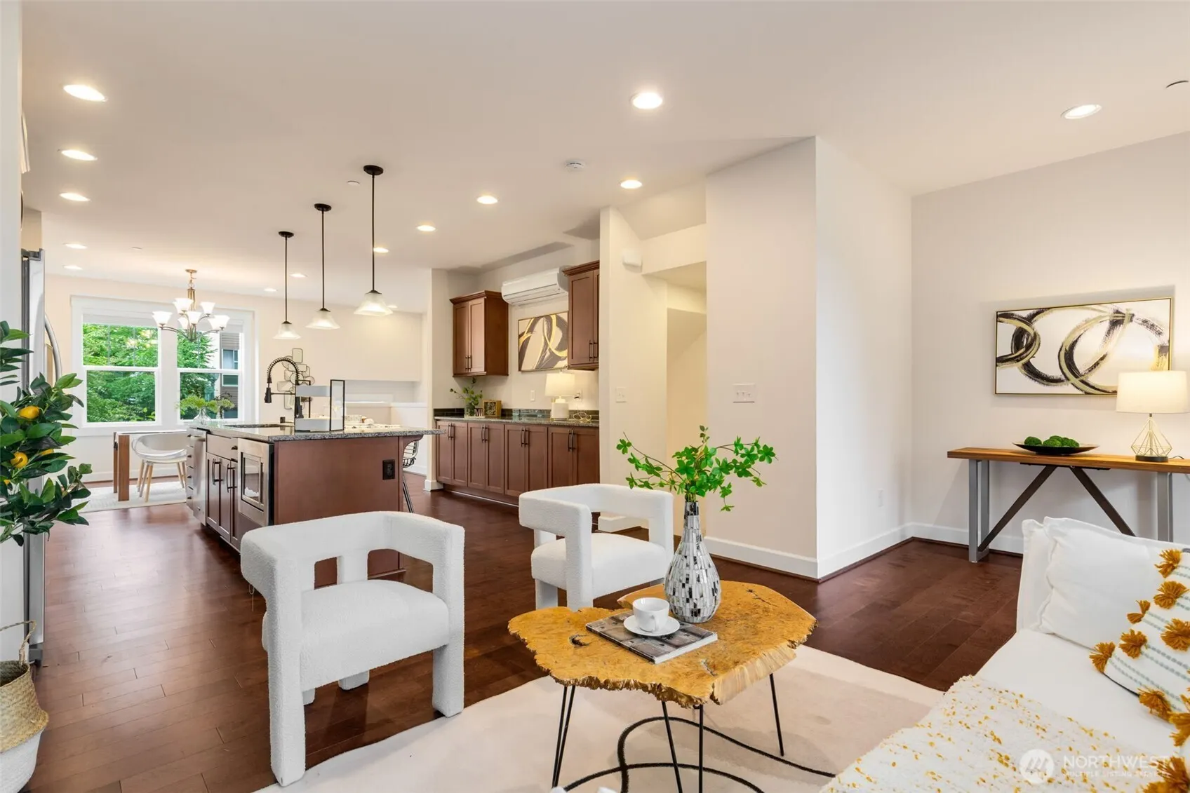 1087 10th Avenue NE, Issaquah, WA 98029