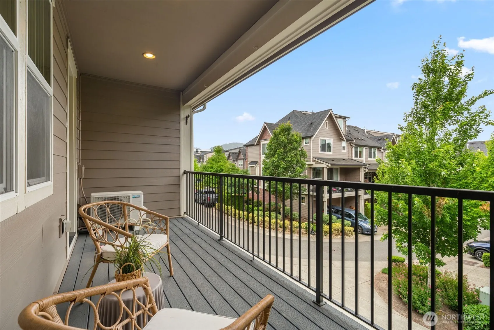1087 10th Avenue NE, Issaquah, WA 98029