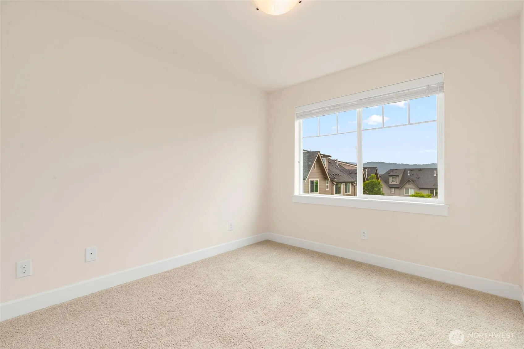1087 10th Avenue NE, Issaquah, WA 98029