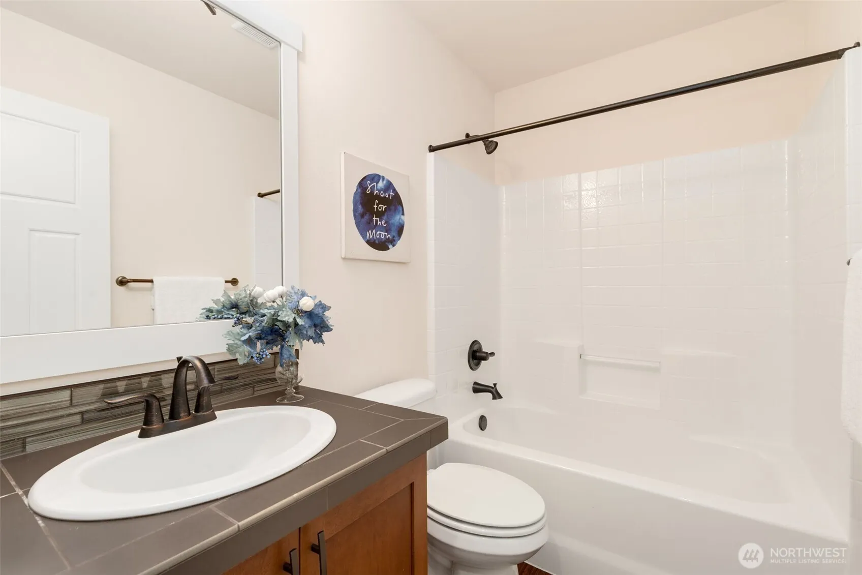 1087 10th Avenue NE, Issaquah, WA 98029
