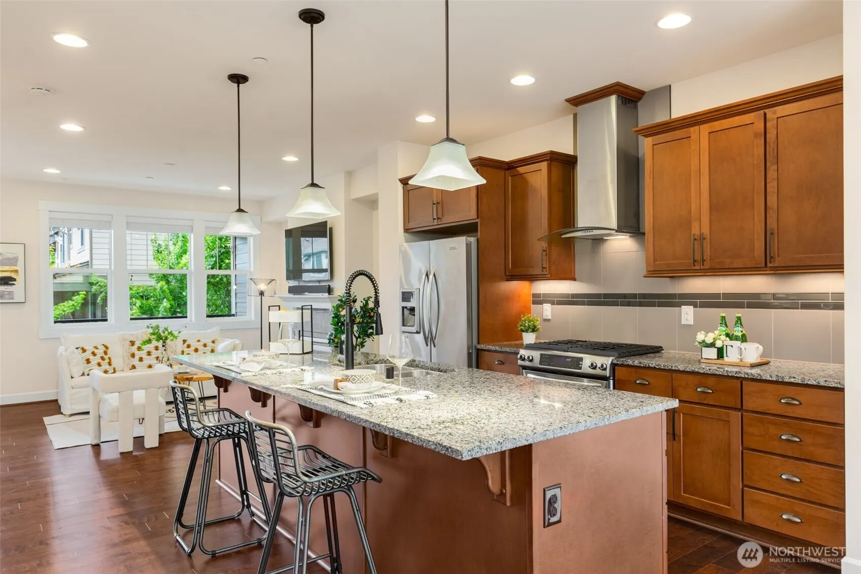 1087 10th Avenue NE, Issaquah, WA 98029