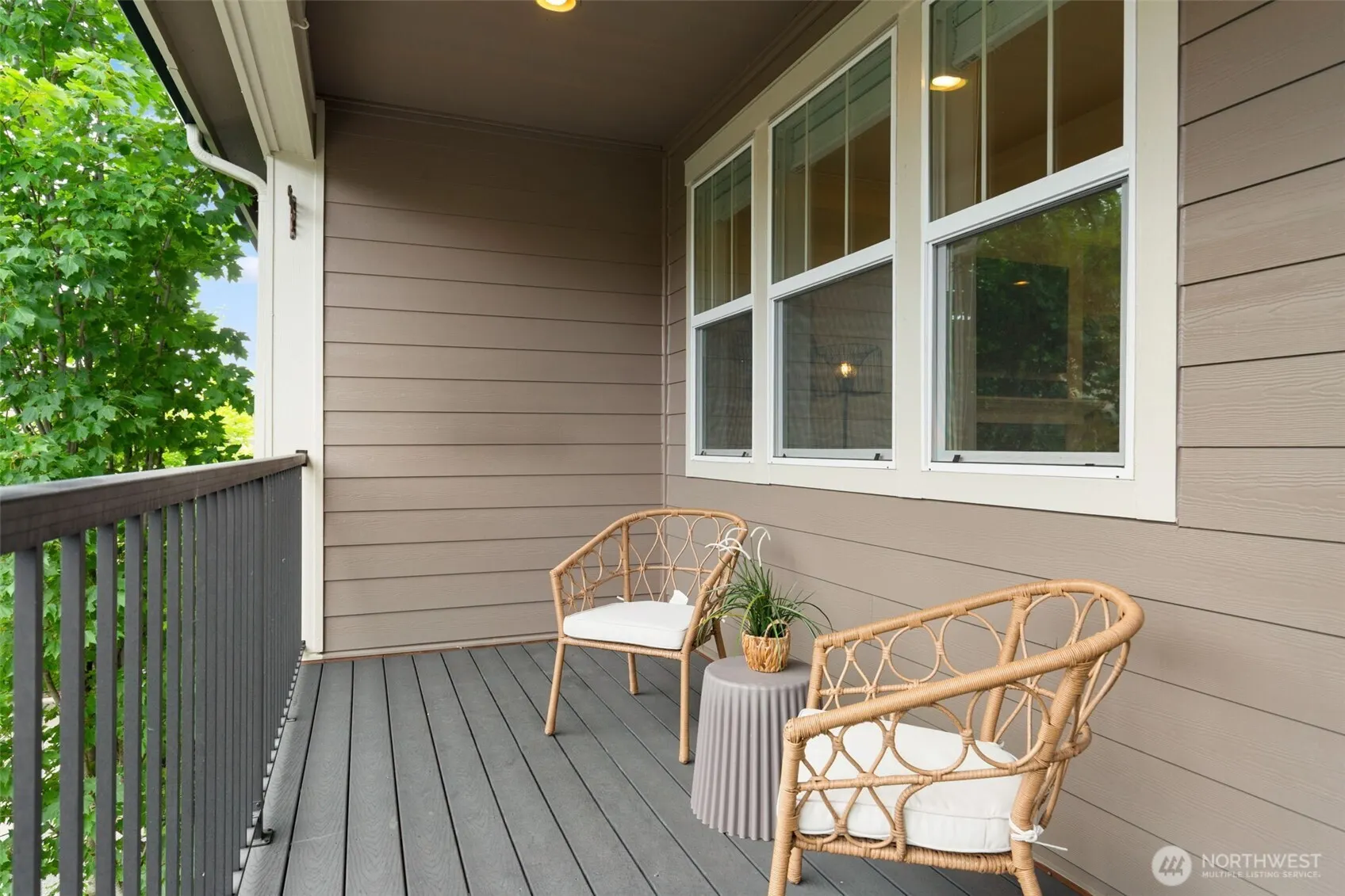 1087 10th Avenue NE, Issaquah, WA 98029