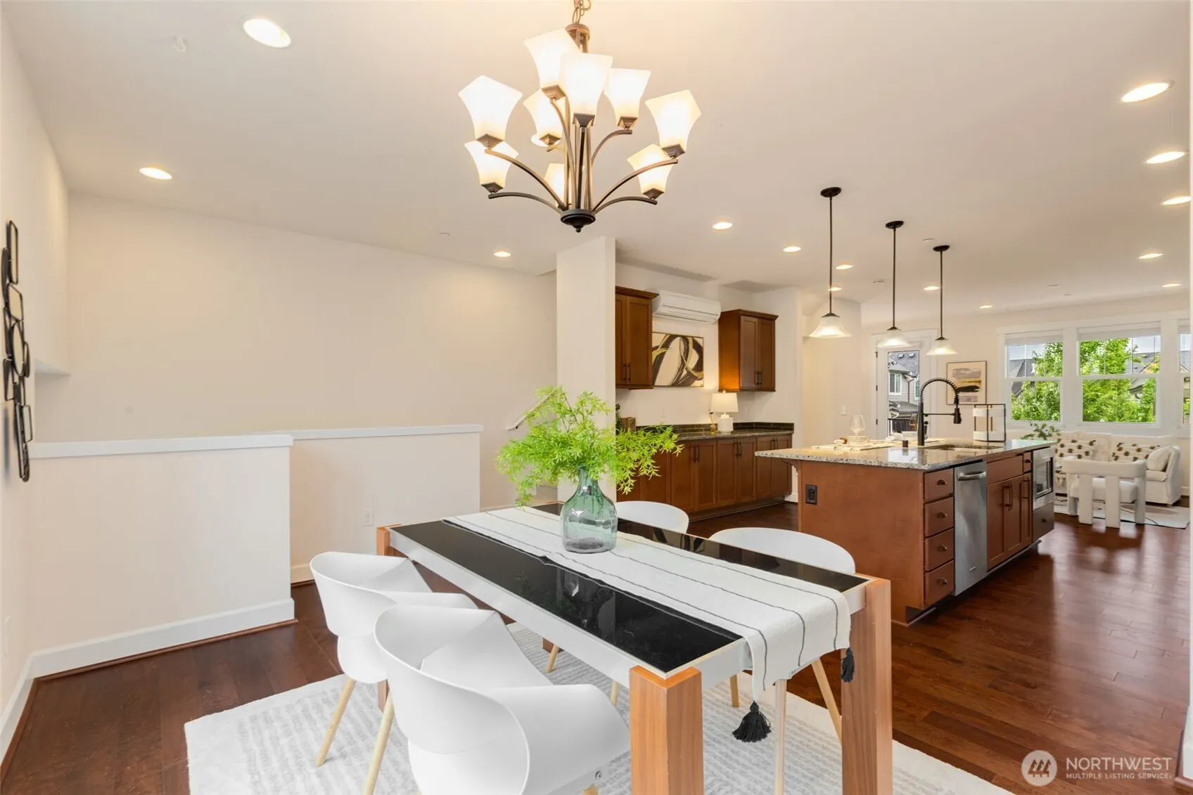 1087 10th Avenue NE, Issaquah, WA 98029