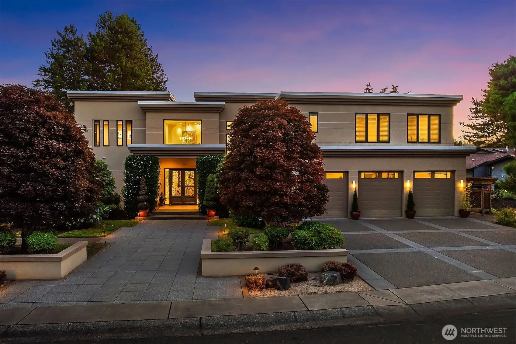 2 Crescent Key SE, Bellevue, WA 98006