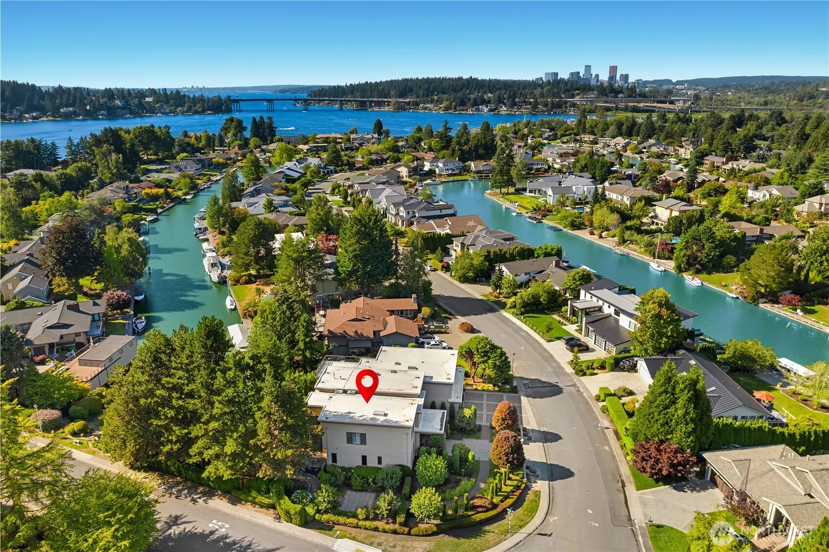 2 Crescent Key SE, Bellevue, WA 98006