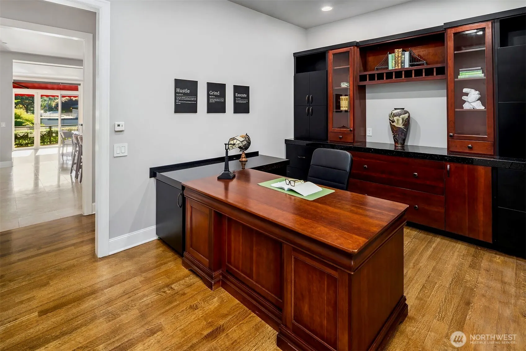 2 Crescent Key SE, Bellevue, WA 98006