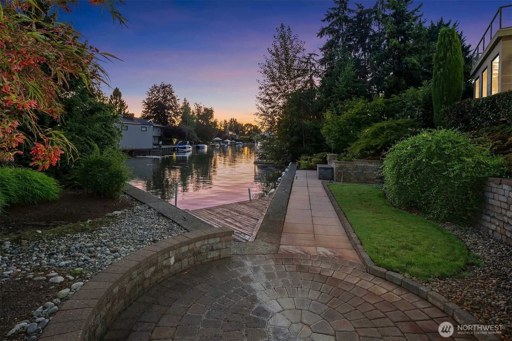 2 Crescent Key SE, Bellevue, WA 98006