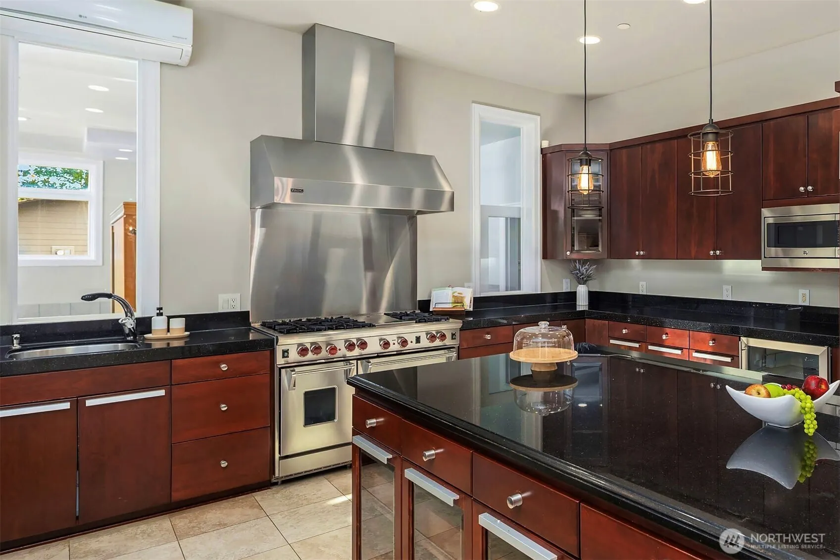 2 Crescent Key SE, Bellevue, WA 98006