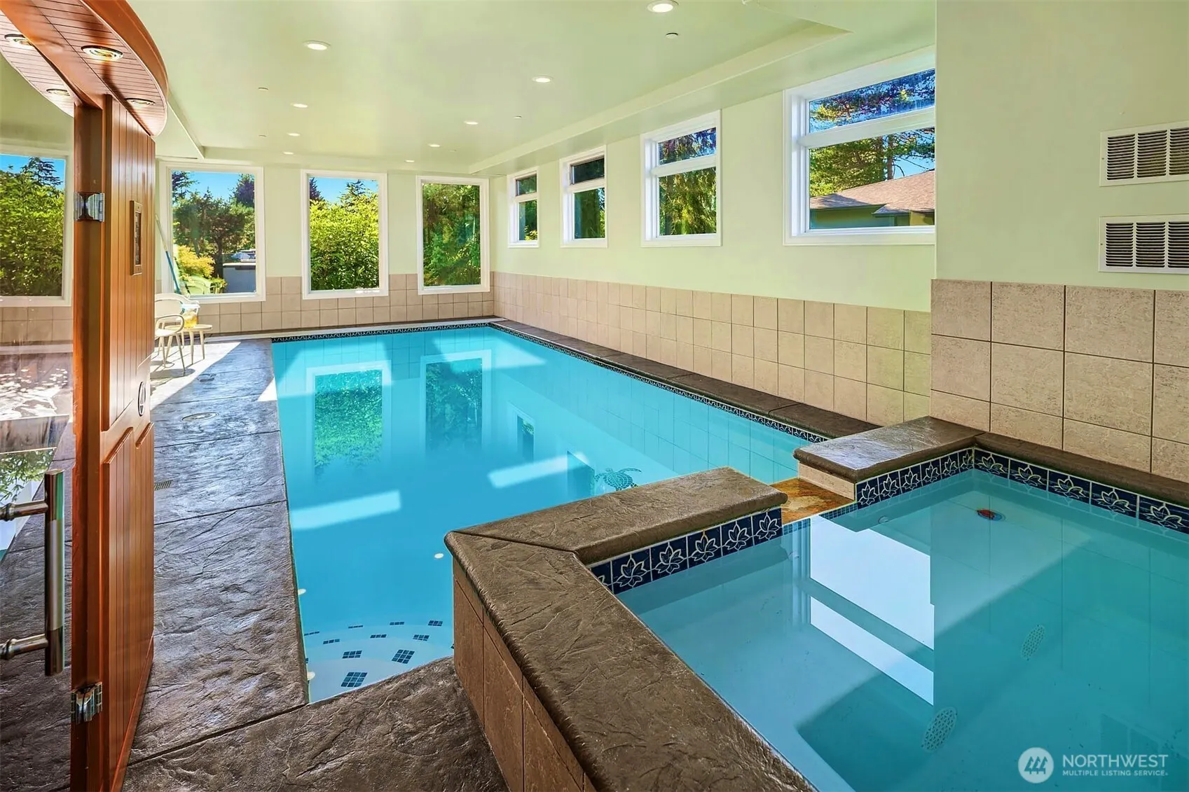 2 Crescent Key SE, Bellevue, WA 98006
