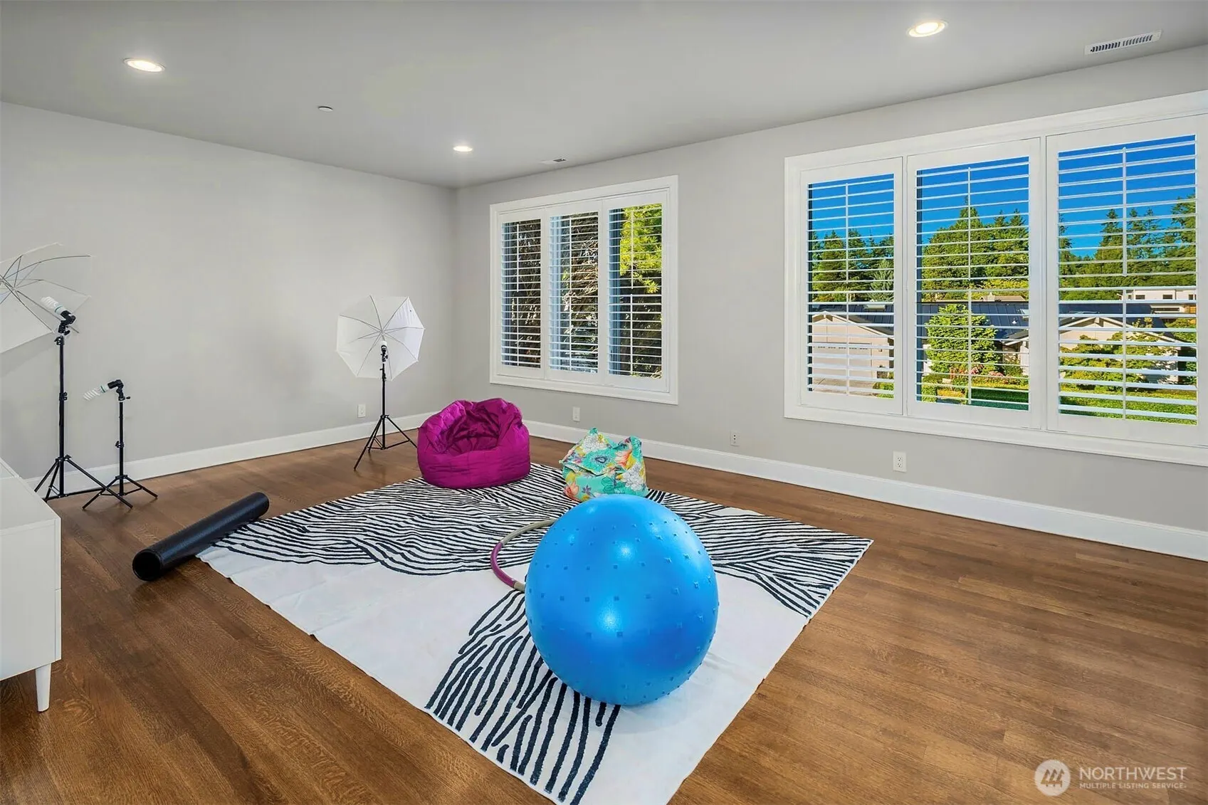 2 Crescent Key SE, Bellevue, WA 98006