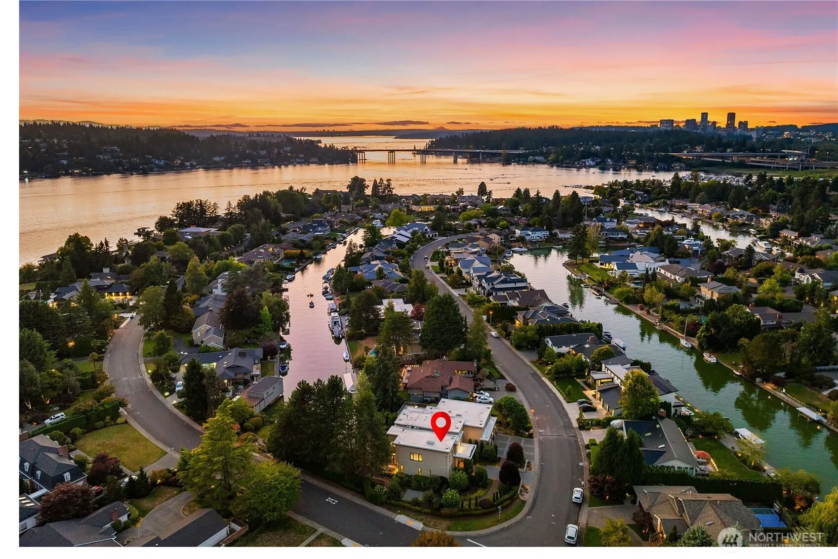2 Crescent Key SE, Bellevue, WA 98006