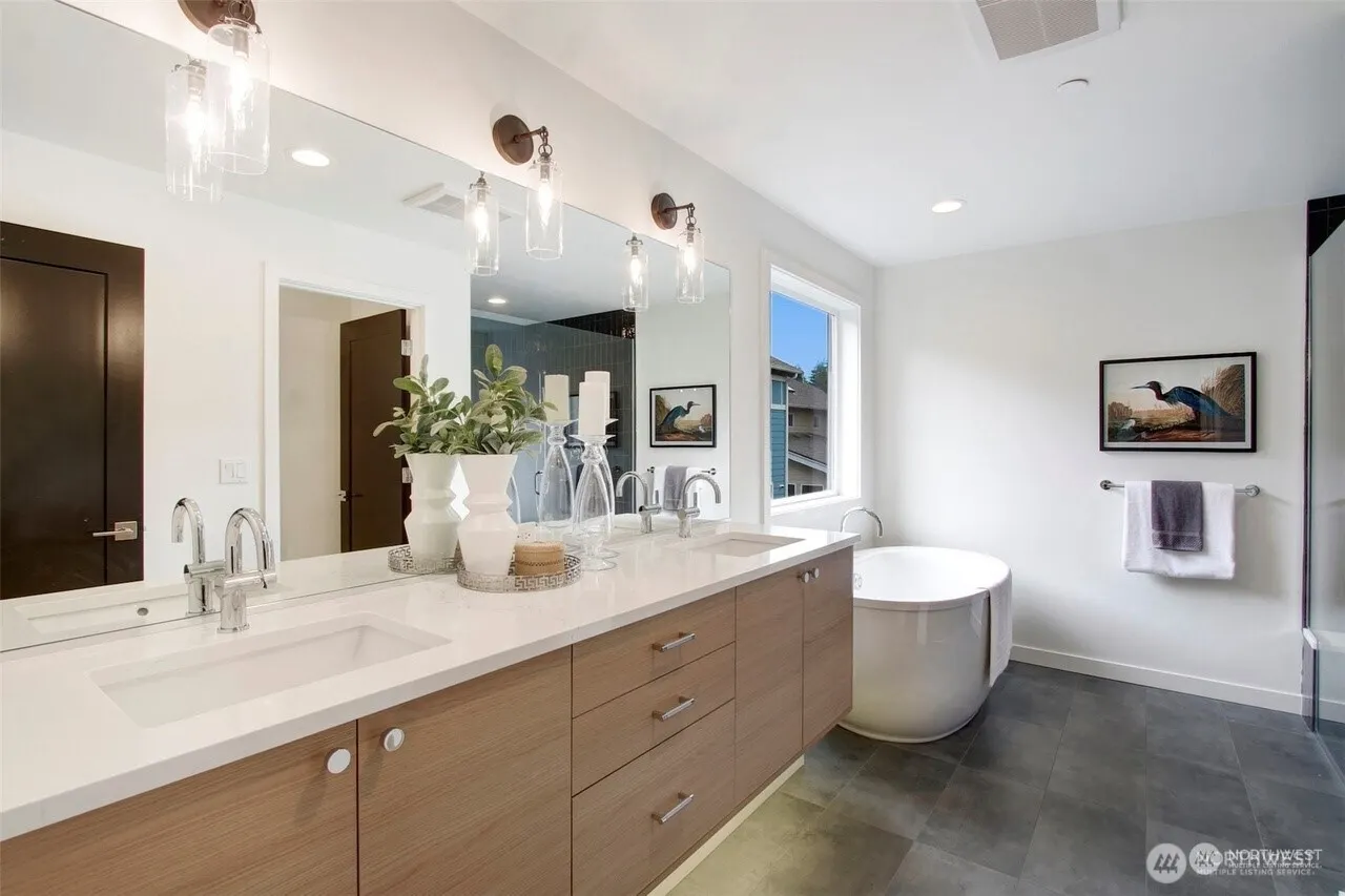 505 2nd Avenue #A, Kirkland, WA 98033