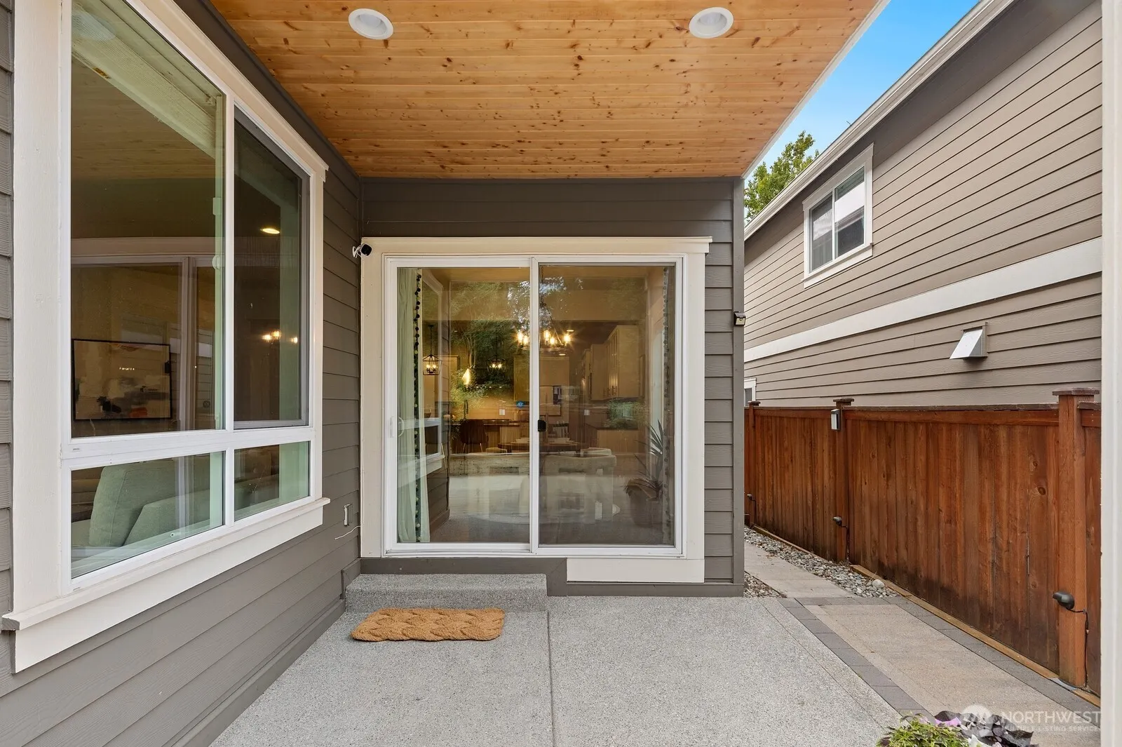 22131 SE 1st Place , Sammamish, WA 98074
