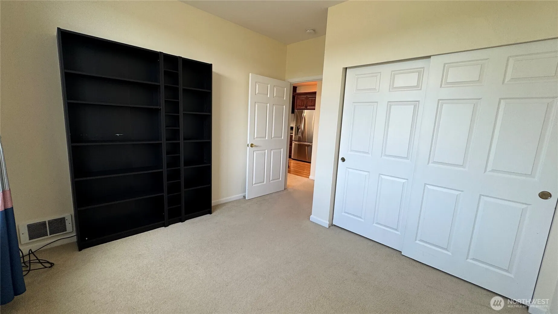 122 State Street S #305E, Kirkland, WA 98033