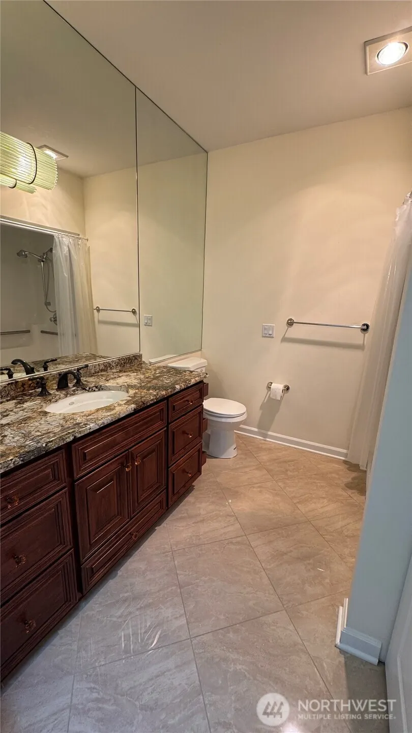 122 State Street S #305E, Kirkland, WA 98033