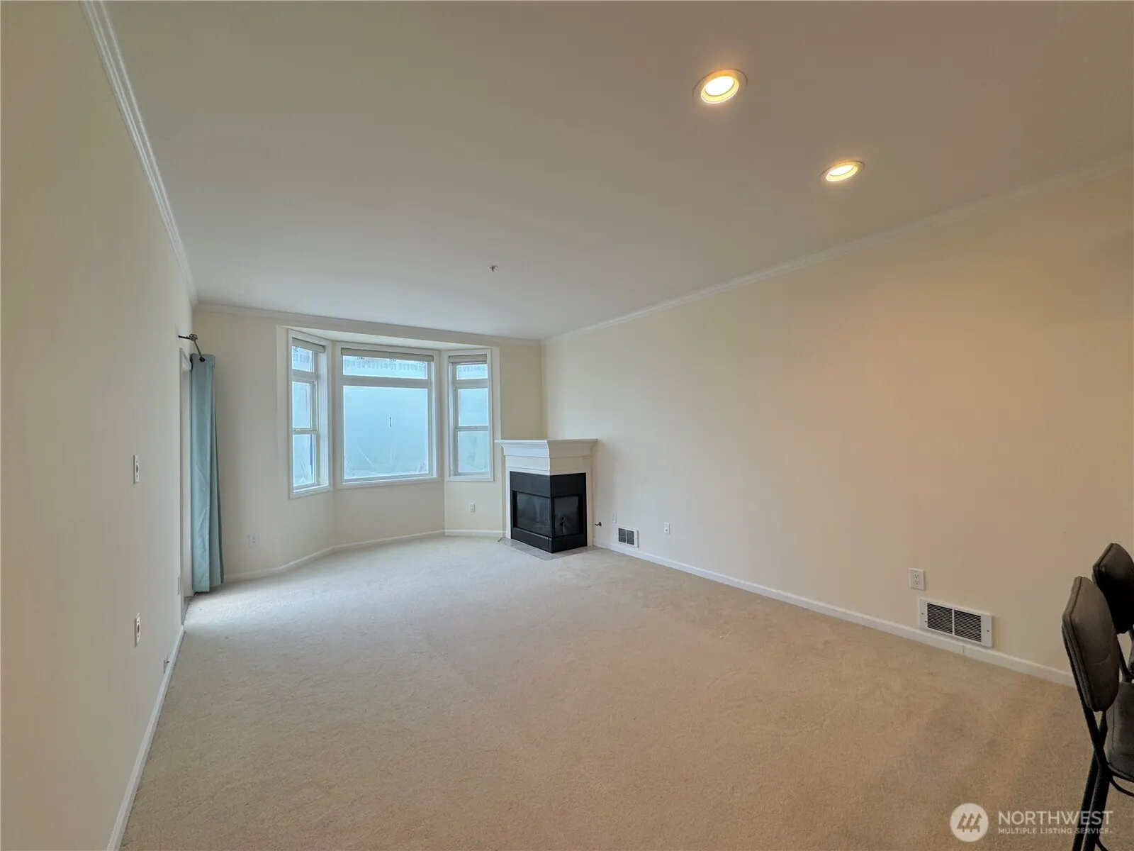 122 State Street S #305E, Kirkland, WA 98033