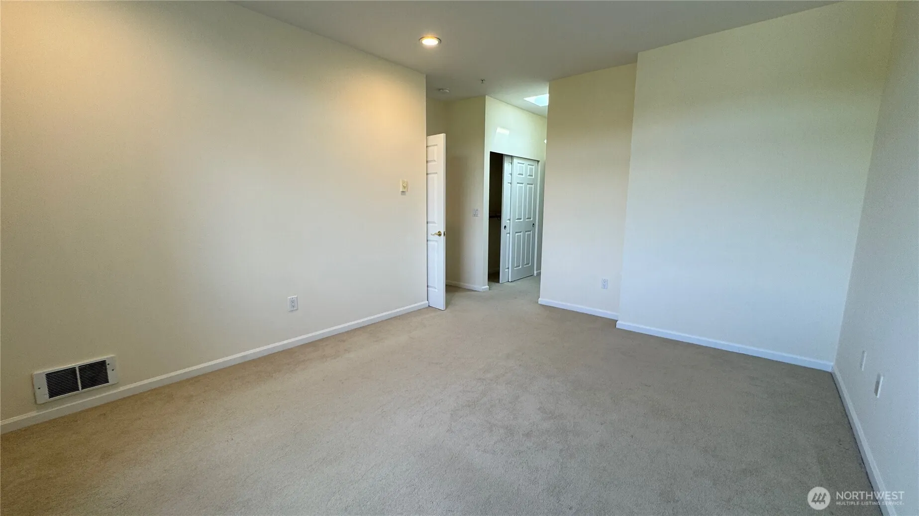 122 State Street S #305E, Kirkland, WA 98033
