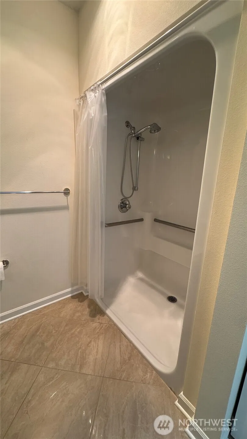 122 State Street S #305E, Kirkland, WA 98033