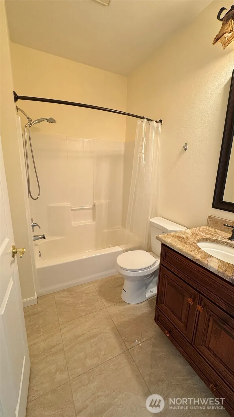 122 State Street S #305E, Kirkland, WA 98033