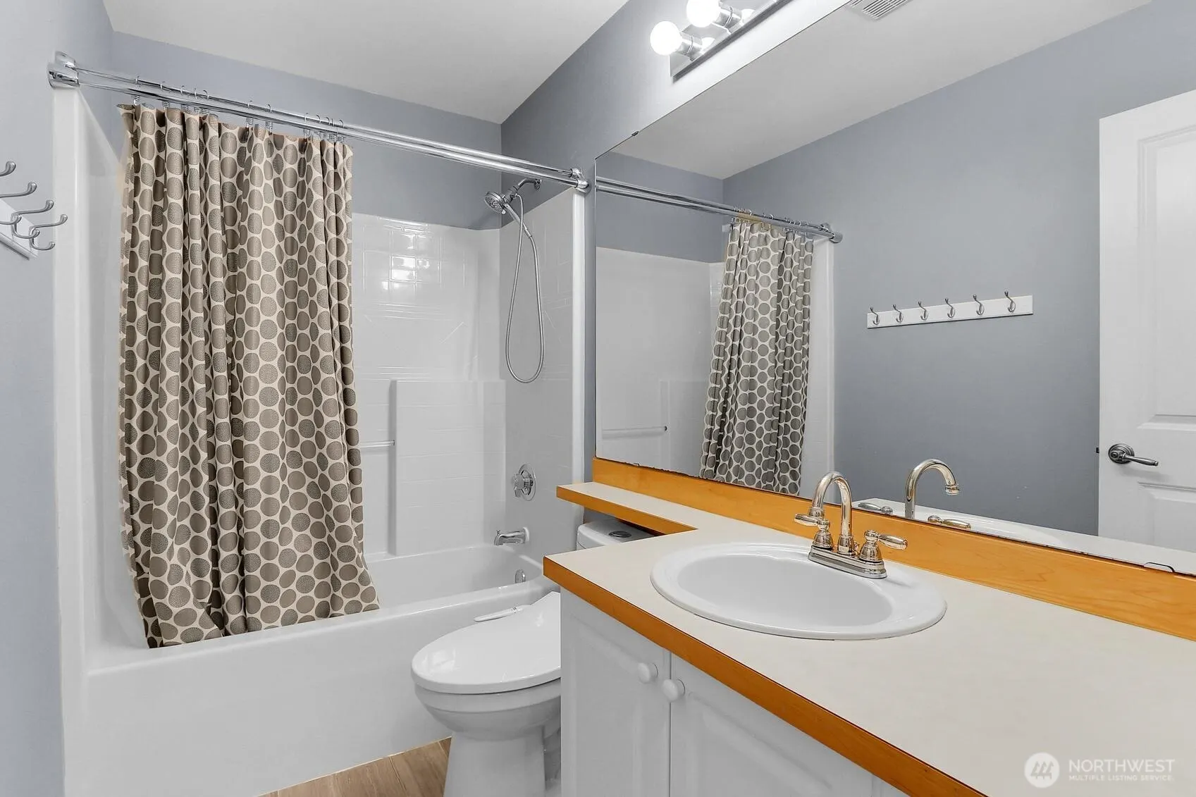 22131 39th Place S #18-1, Kent, WA 98032