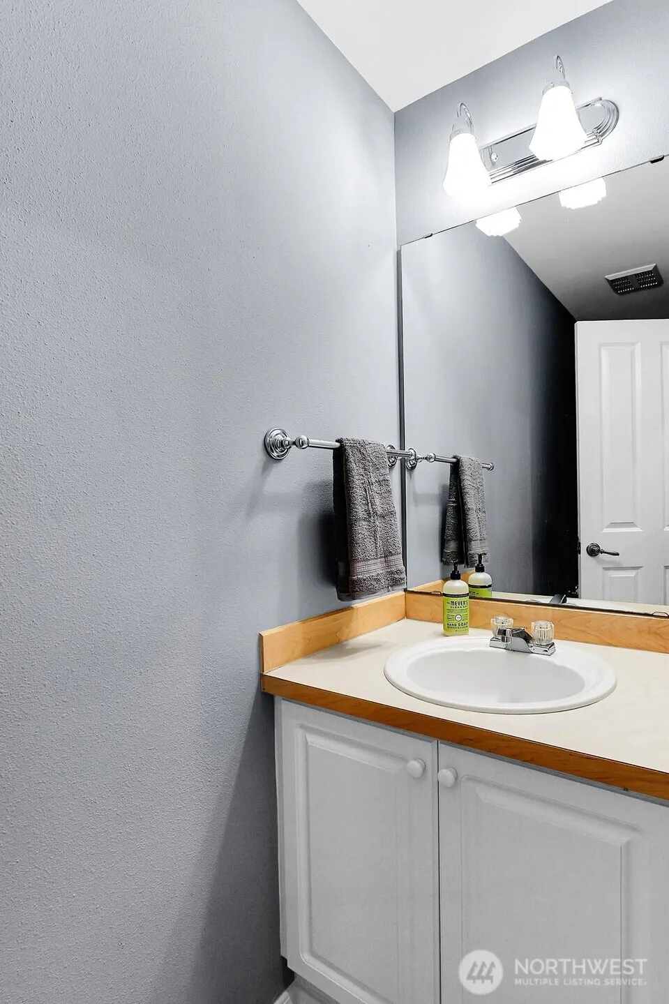 22131 39th Place S #18-1, Kent, WA 98032