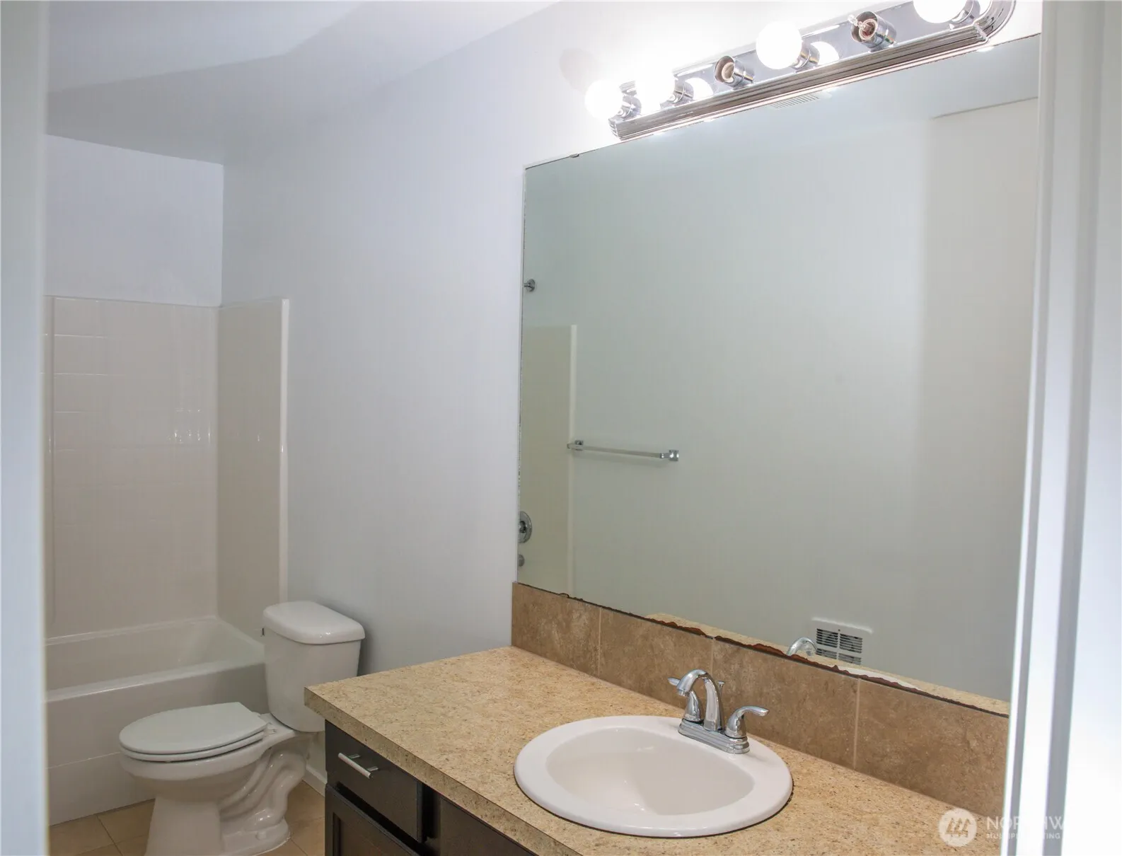 2021 148th Place SW #24, Lynnwood, WA 98087