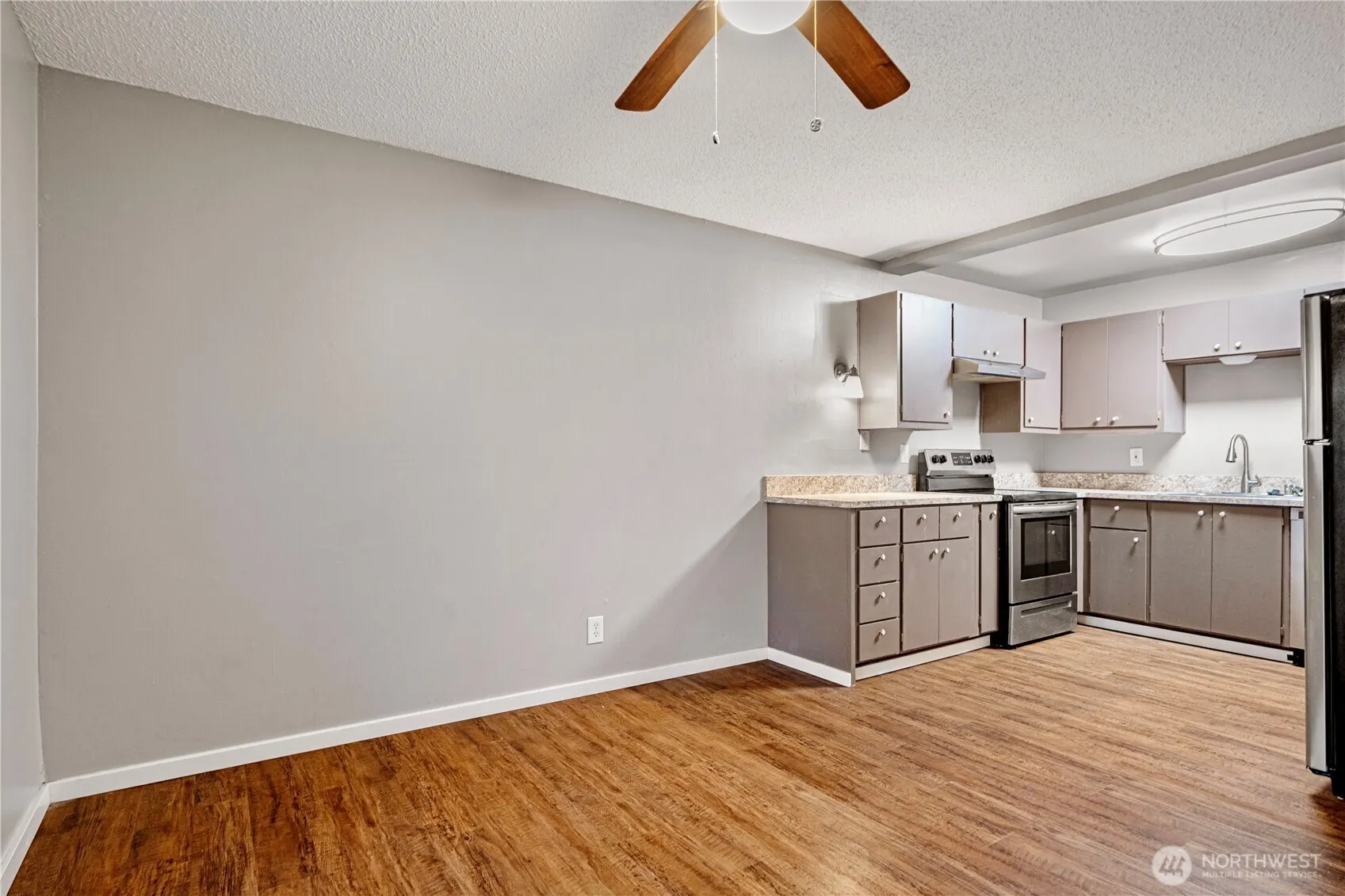 1425 S Puget Drive #C1, Renton, WA 98055