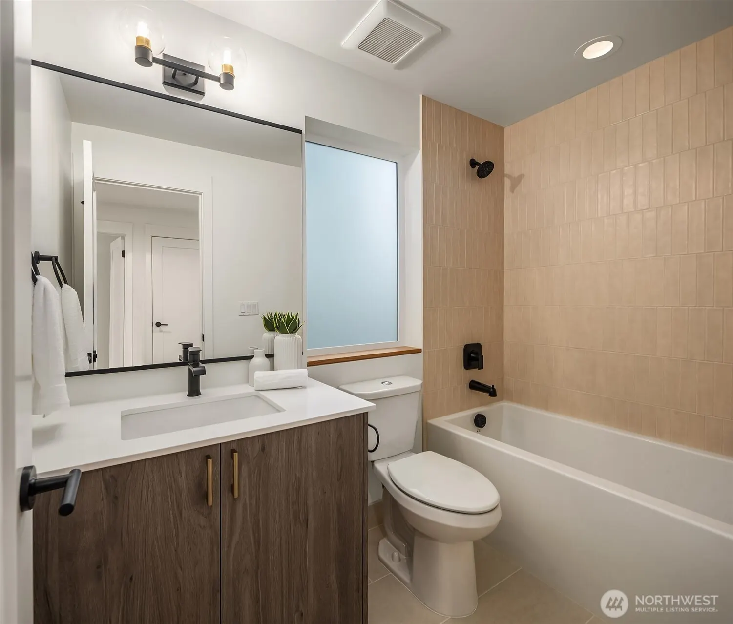 2212 Broadway E, Seattle, WA 98102