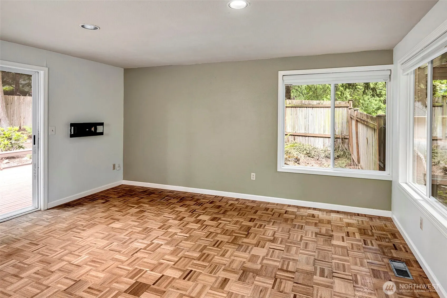 915 147th Place NE, Bellevue, WA 98007