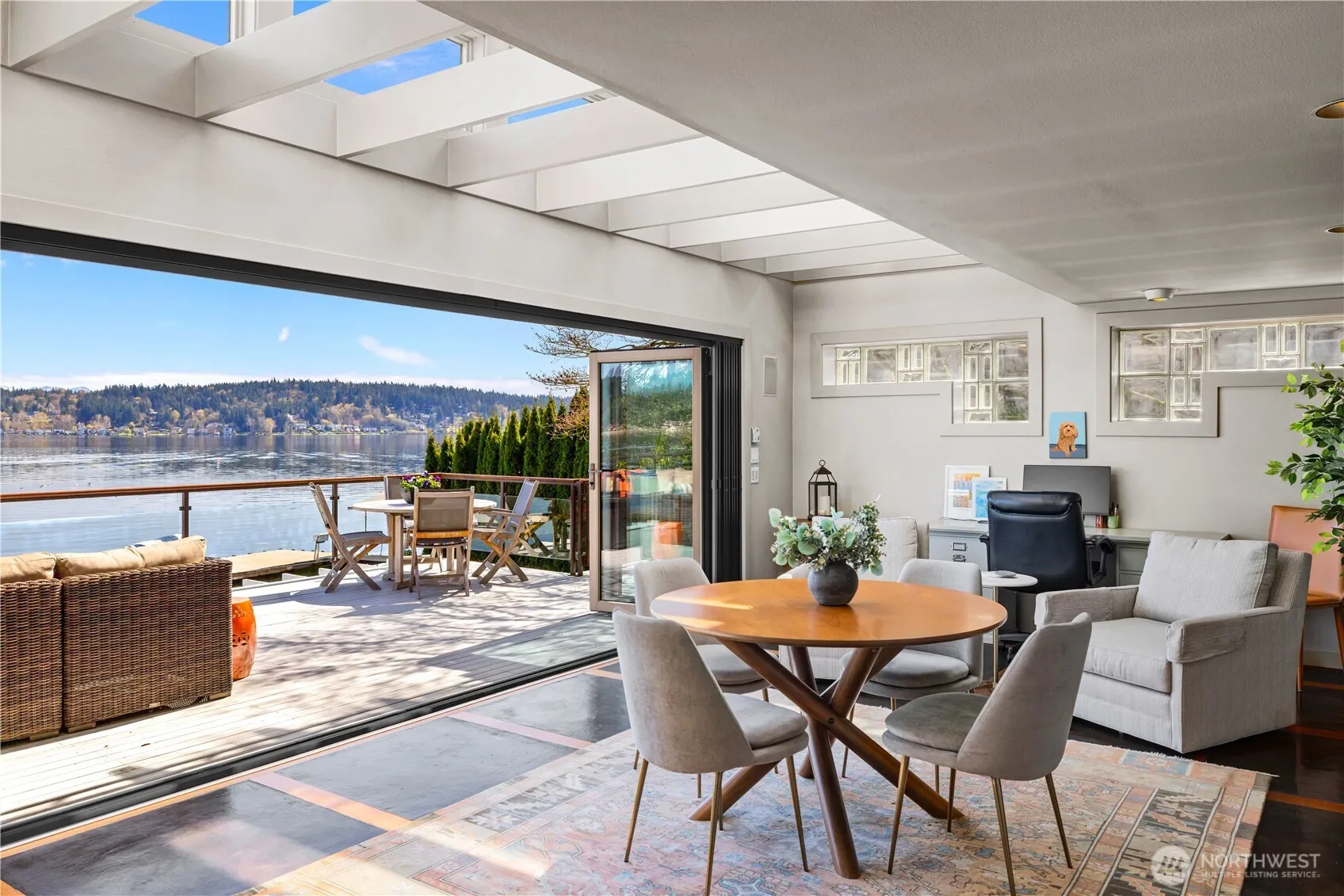 842 W Lake Sammamish Parkway SE, Bellevue, WA 98008