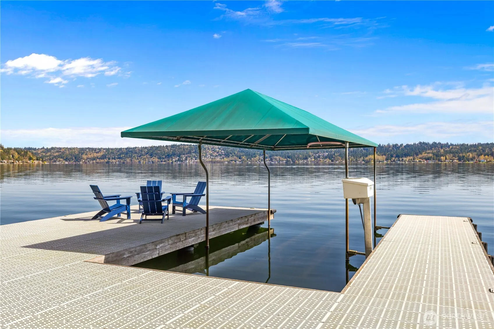 842 W Lake Sammamish Parkway SE, Bellevue, WA 98008