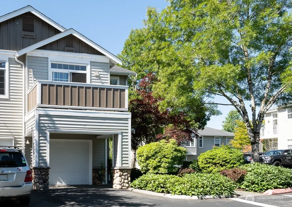 1855 Trossachs Boulevard SE #205, Sammamish, WA 98075-8072