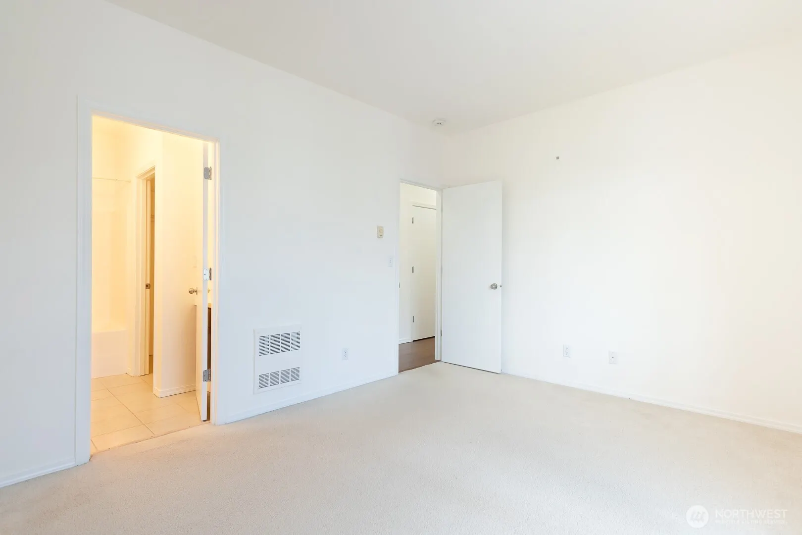 1855 Trossachs Boulevard SE #205, Sammamish, WA 98075-8072