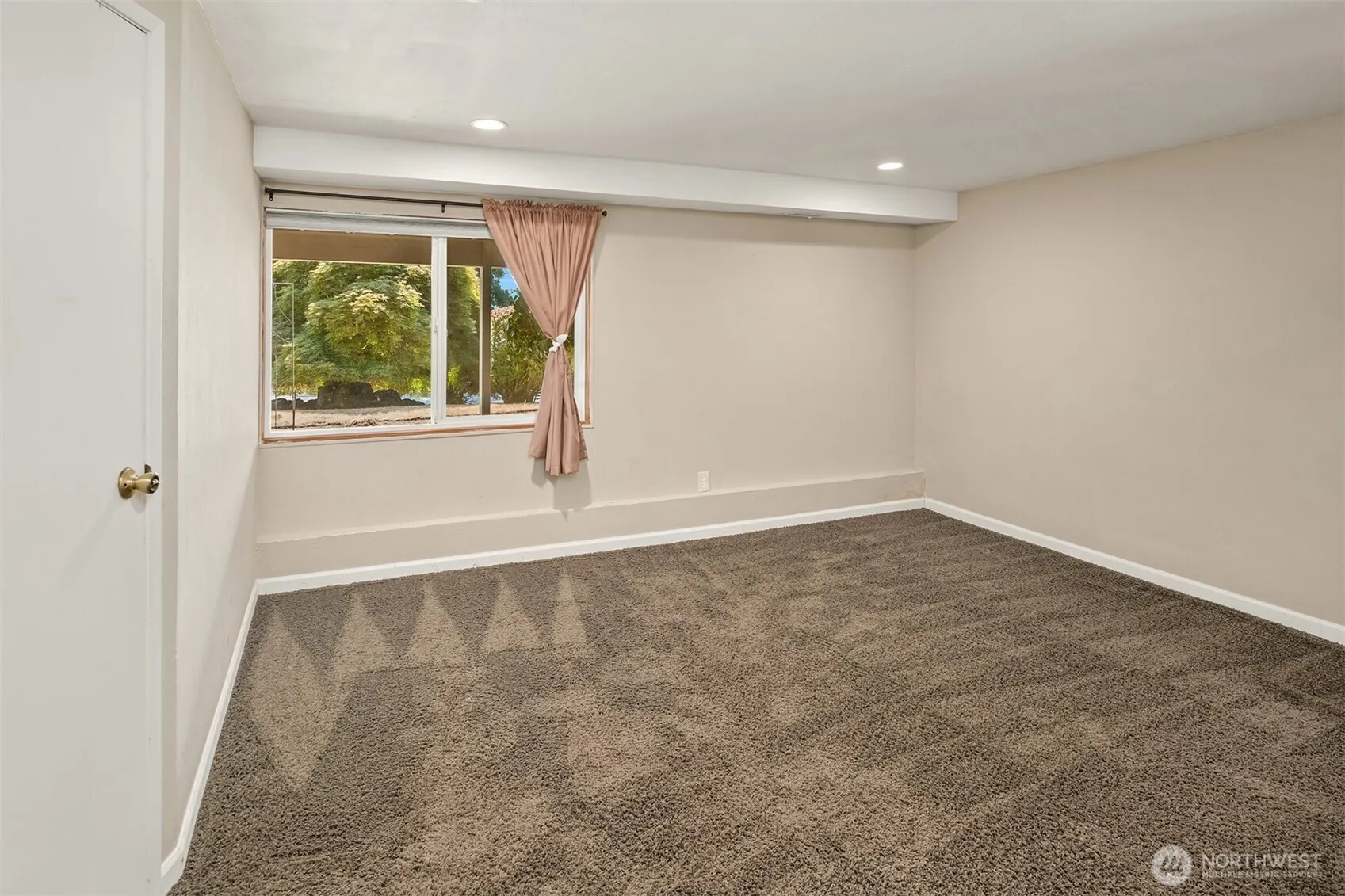 12456 SE 26th Place , Bellevue, WA 98005-4157