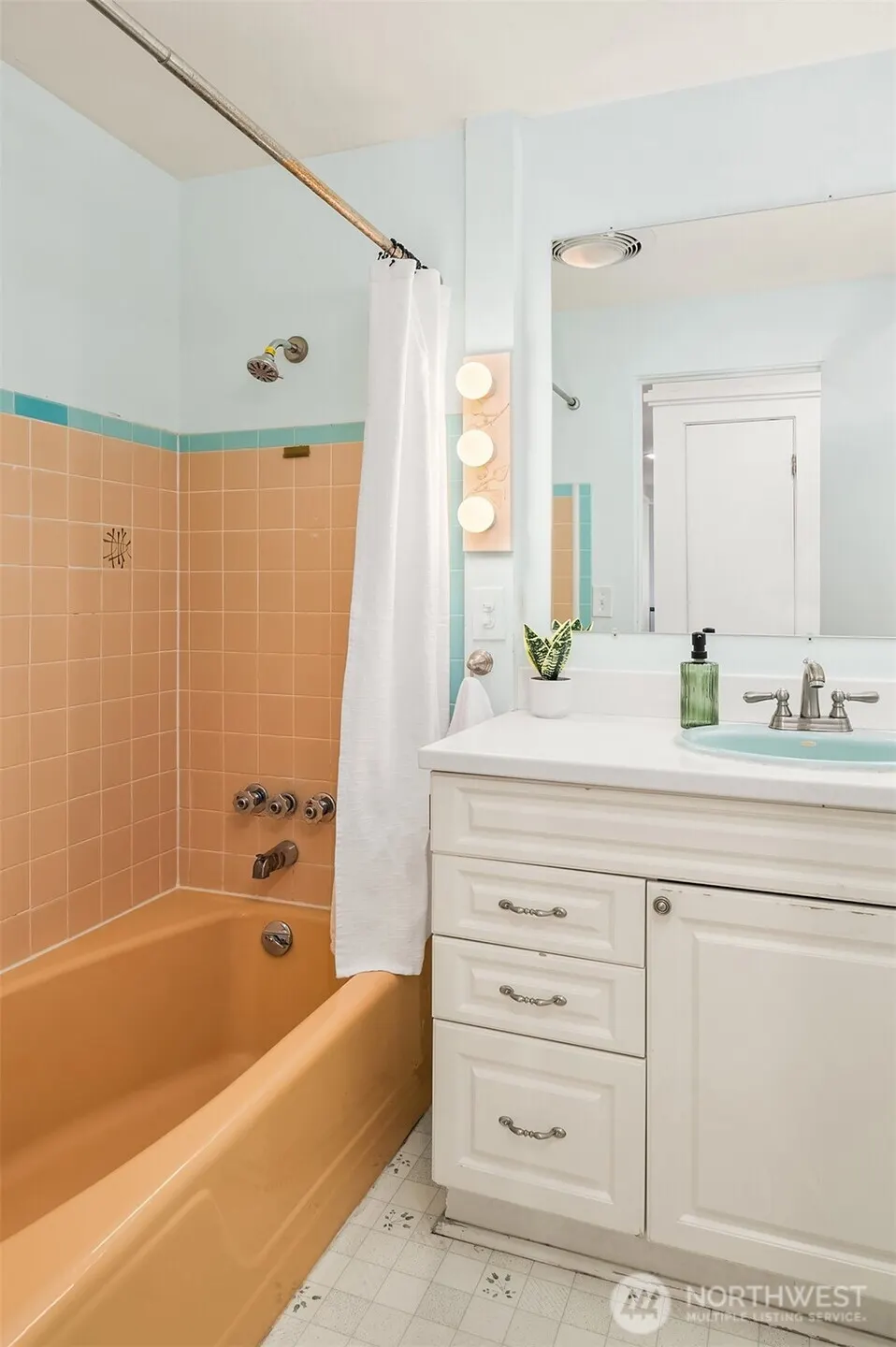 12456 SE 26th Place , Bellevue, WA 98005-4157