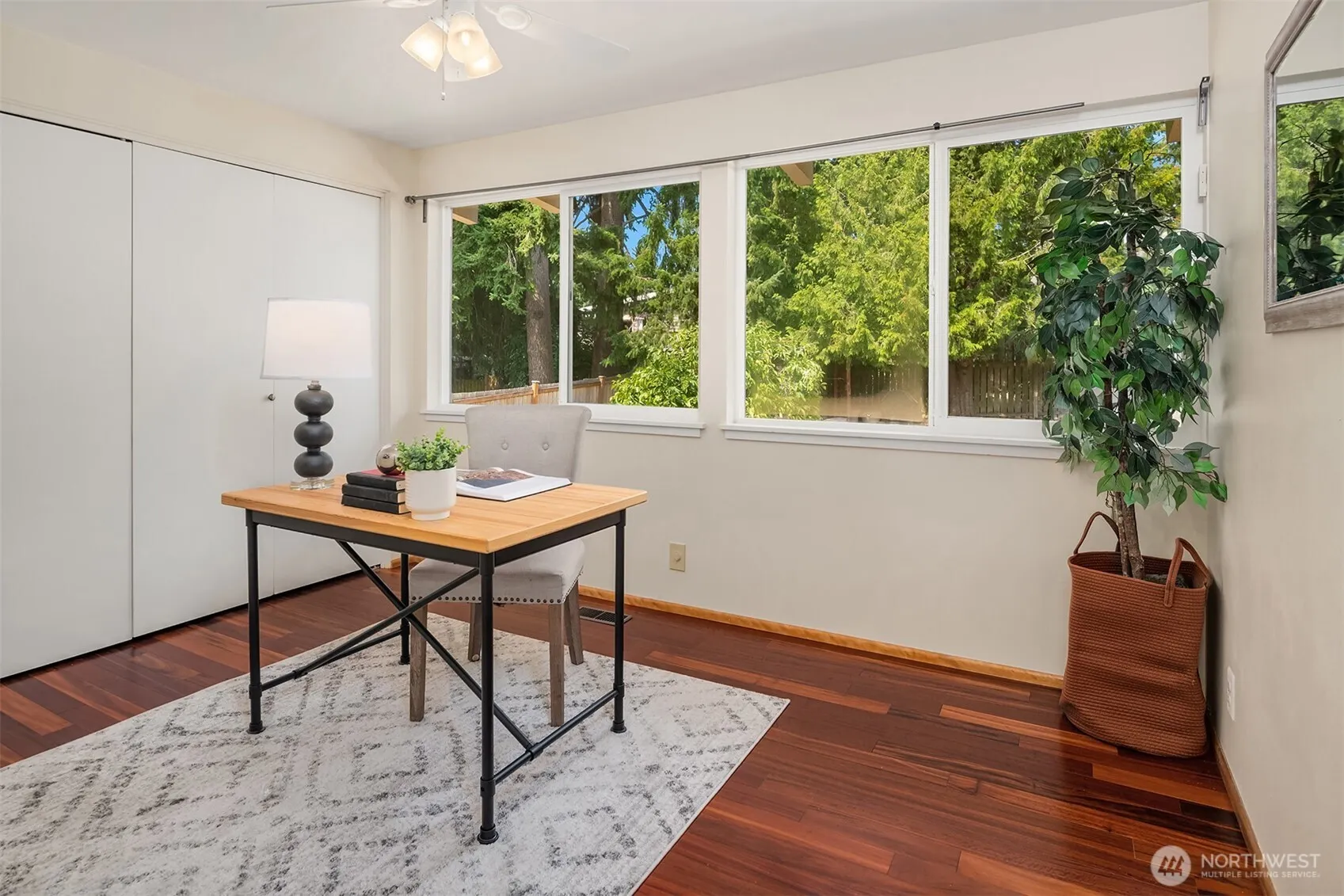 12456 SE 26th Place , Bellevue, WA 98005-4157