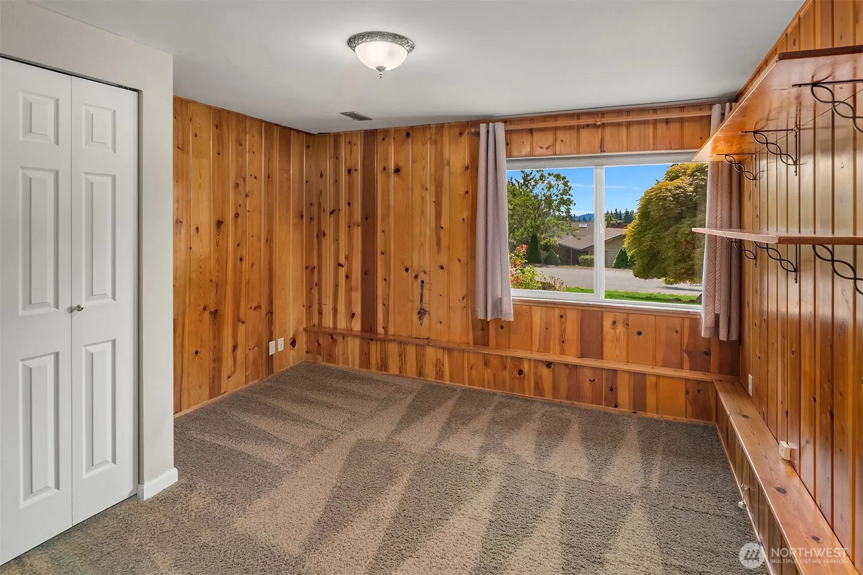 12456 SE 26th Place , Bellevue, WA 98005-4157