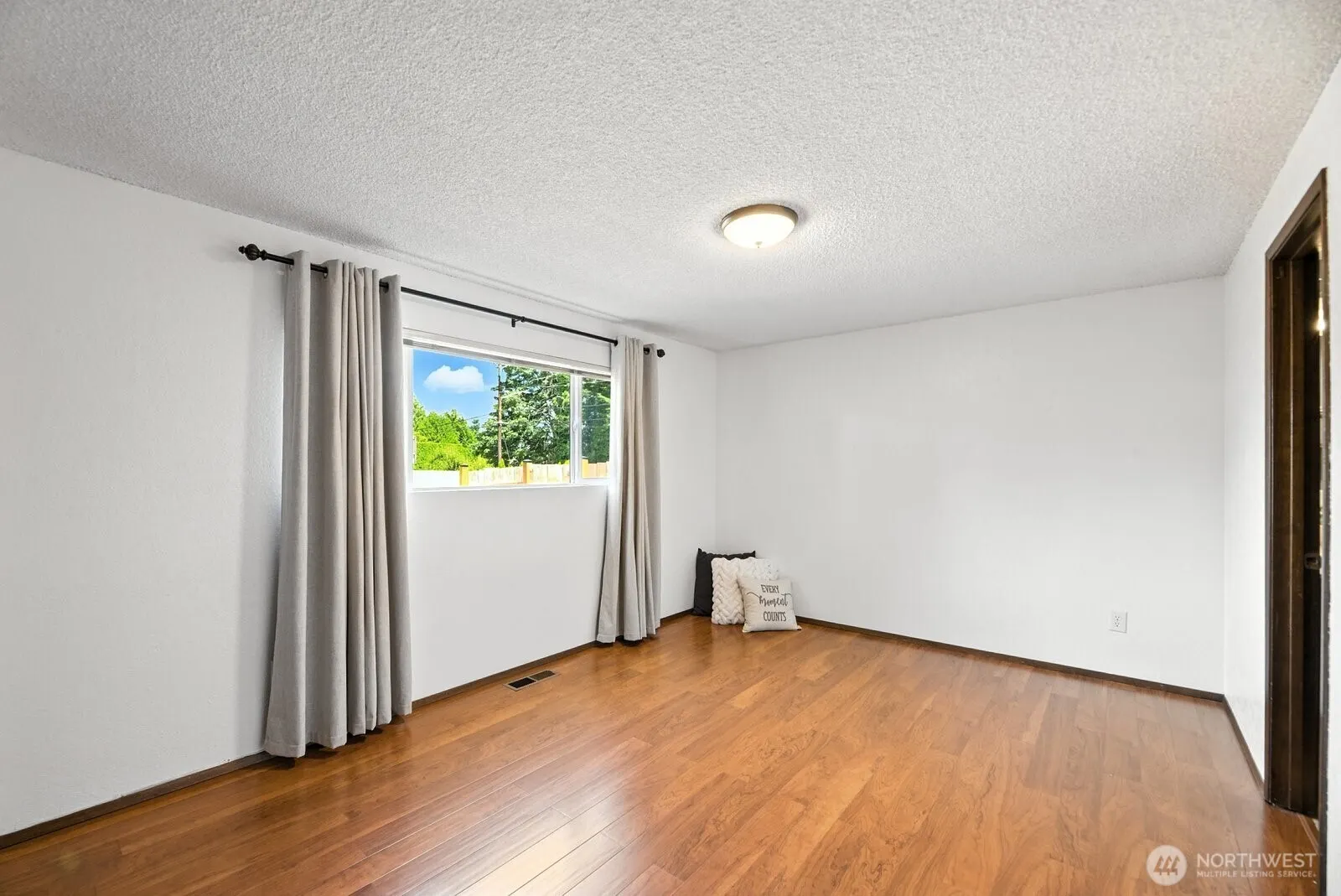 17828 Larch Way , Lynnwood, WA 98037
